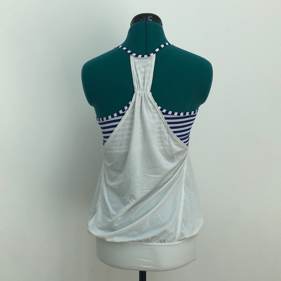 Lululemon Tank Top with Built-in Bra. Size 4 - Picture 6 of 7